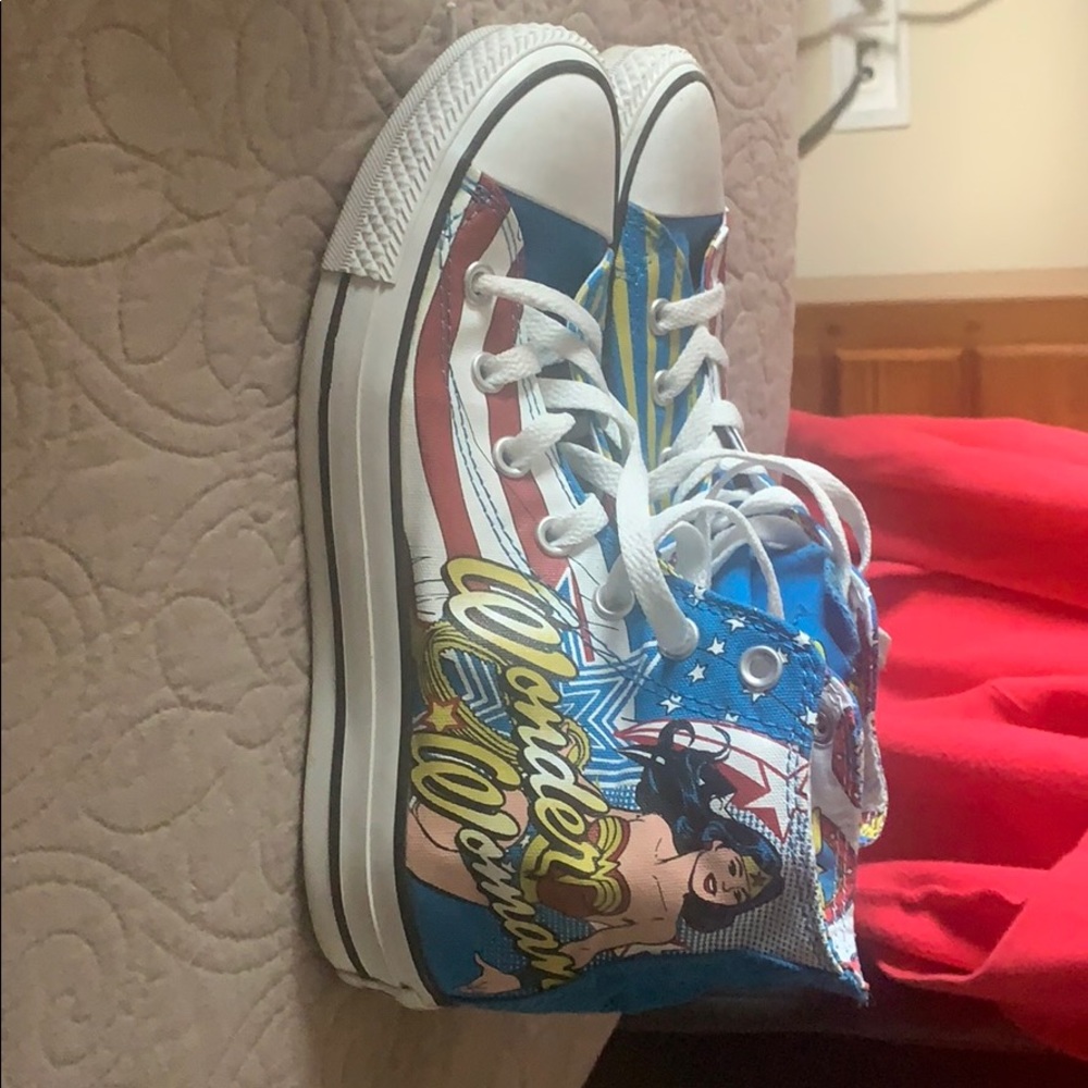 Converse Wonder Woman edition .